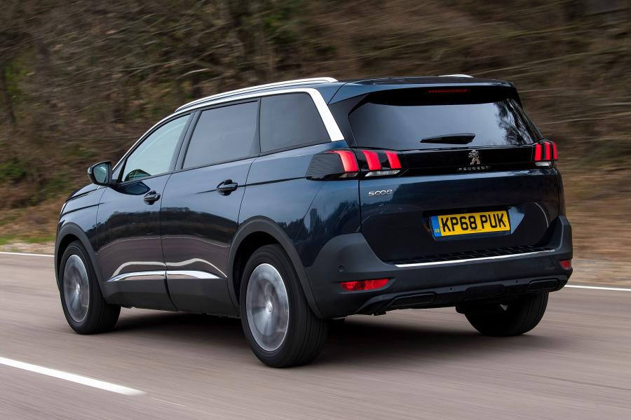  Peugeot 5008 2017 года  (UK) (фото 8 из 16)